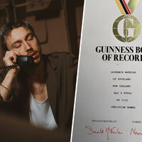 En 1990 un hombre quiso figurar en el libro Guinness de los récords. Ahora tarda 20 minutos en recitar su nombre completo