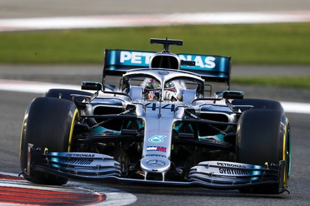 Lewis Hamilton se lleva la última victoria del año y Carlos Sainz es el sexto de la Fórmula 1