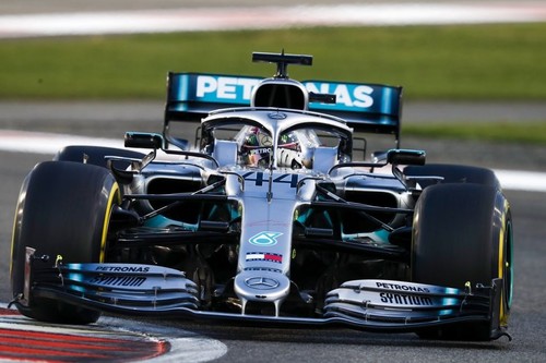 Lewis Hamilton se lleva la última victoria del año y Carlos Sainz es el sexto de la Fórmula 1