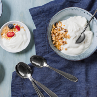 El yogur griego pasó de alimento mediterráneo a estrella del supermercado. El secreto está en una sola palabra: proteína
