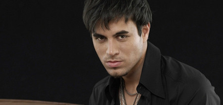 Enrique Iglesias rectifica sobre el tamaño de su pene