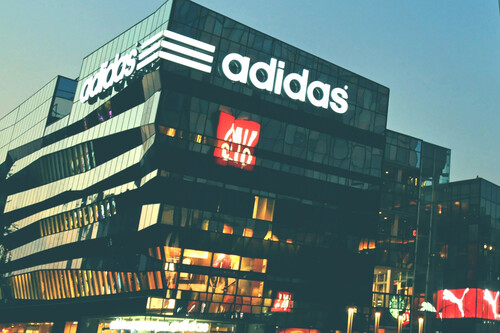 Adidas vacía su outlet rebajando todas las zapatillas a mitad de precio: estas son las favoritas 