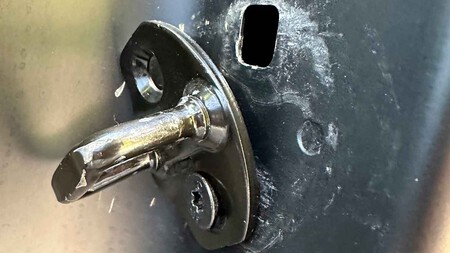 Tesla Cybertruck Tornillo Cierre Puertas
