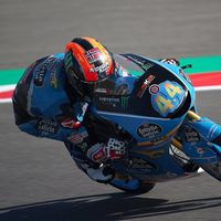 Arón Canet marca el mejor tiempo de la FP2 en Assen y Jorge Martín acaba en el centro médico por una fea caída