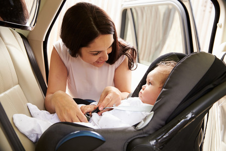 Sillas para el coche: la información básica que todo padre debe conocer