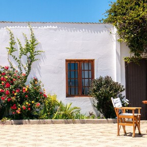 JYSK rebaja la pérgola para dar sombra en la terraza más bonita y funcional. Es elegante y tiene láminas regulables para dejar pasar el aire 