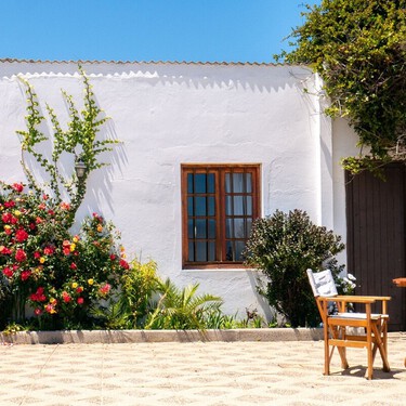 JYSK rebaja la pérgola para dar sombra en la terraza más bonita y funcional: elegante y con láminas regulables para que pase el aire 