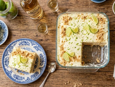 Cómo hacer una carlota de limón con un toque de tequila: cremosita, sin horno y en pocos minutos