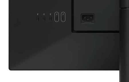 以前のものとのもう 1 つの違いは、Tunderbolt 3 ポートが 1 つではなく 2 つになったことです。