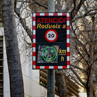 Cada vez hay más radares pedagógicos: el arma de la DGT que combate los excesos de velocidad, pero no multa como el resto 