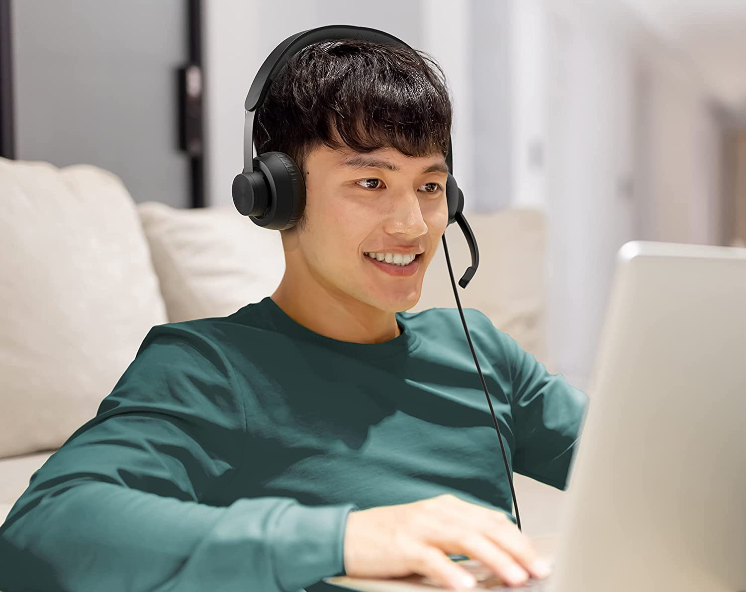 Auriculares Logitech Zone 750 para realizar videoconferencias