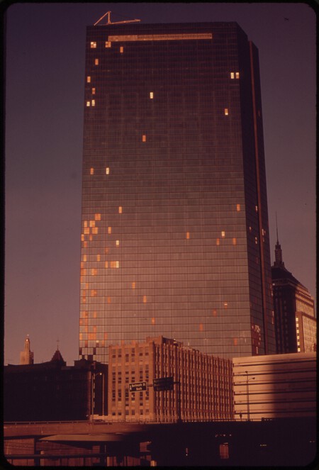 El edificio John Hancock, concebido como el brillante sueño de un rascacielos con ventanas rotas, se ha convertido en una pesadilla con ventanas rotas Nara 550007 2