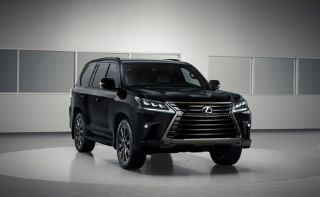 Lexus LX Inspiration Series, el SUV de siete plazas y 367 CV se pasa al 'Lado Oscuro' en esta edición limitada
