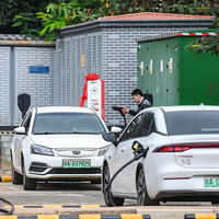 En España estamos lejísimos de China en cargadores de coches eléctricos: ellos tienen casi 17 millones, pero nosotros tocamos a más puntos de carga pública