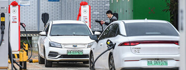 En España estamos lejísimos de China en cargadores de coches eléctricos: ellos tienen casi 17 millones, pero nosotros tocamos a más puntos de carga pública