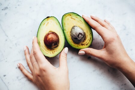 Incluir el aguacate de manera habitual en nuestra dieta podría ayudarnos a tener una mejor salud intestinal, según la ciencia