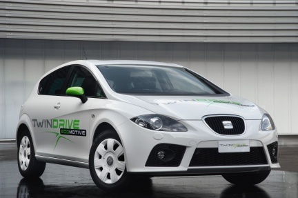 SEAT muestra al gobierno su prototipo de coche eléctrico basado en el León