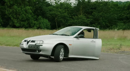 ¿Qué tal se conduce medio Alfa Romeo 156? Lo nuevo de The Grand Tour te saca de dudas