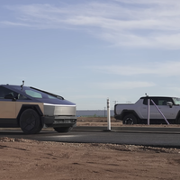 Tesla Cybertruck: superó a un 911 y ahora se almuerza una Hummer EV en este arrancón, en video