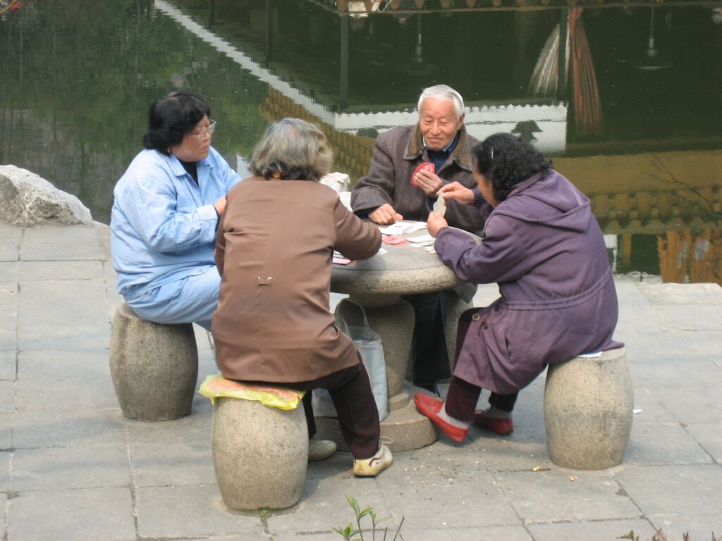 China lleva tiempo preguntándose qué hacer con sus 300 millones de pensionistas. Tiene una solución "voluntaria" 