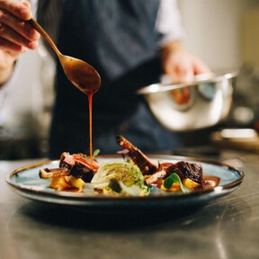 Los propios chefs desaconsejan: seis platos que no deberías pedir en un restaurante 