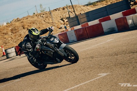 Ultraviolette F77 2025 Prueba 017