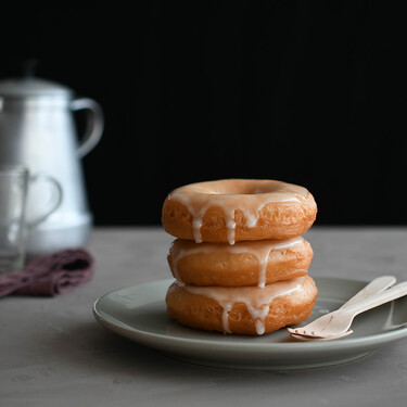Cómo hacer donuts caseros: la receta fácil para desayunos y meriendas de fiesta