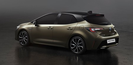 Toyota Auris Hybrid 180 Cv 1