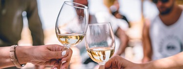 La ciencia ya sabe cuánto tarda el hígado en recuperarse cada vez que bebes alcohol (y cómo limitar daños)