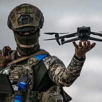 Dos soldados rusos escondidos escribieron algo inédito a un dron. Ese día en Ucrania cambiaron las reglas de las guerras