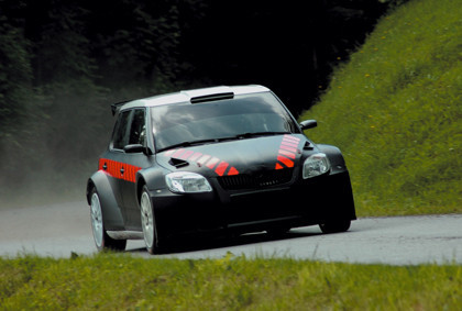 Sainz prueba el nuevo Skoda Fabia Super 2000