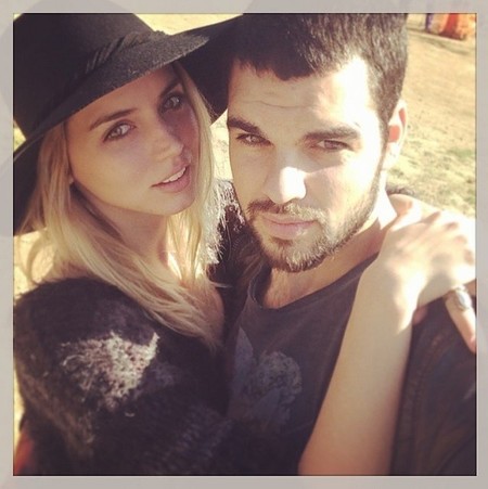 Ana de Armas presenta 'Por un puñado de besos' también en la calle, con mucho <em>love</em>