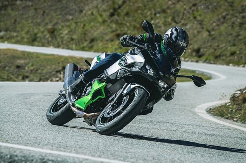 As motocicletas híbridas da Kawasaki deveriam ser revolucionárias porque tinham "a potência de uma 1000cc e o consumo de combustível de uma 250cc". Um ano depois, reduziram o preço em 7.000 euros.