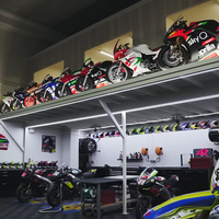 La colección de motos de Aleix Espargaró. Así es su museo, con buggies, cascos y muchas MotoGP