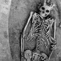 Encuentran los huesos de una mujer que murió dando a luz a sus gemelos ¡hace 7.000 años!