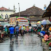 Pettah, la zona comercial más frenética y colorida de Colombo, Sri Lanka. 