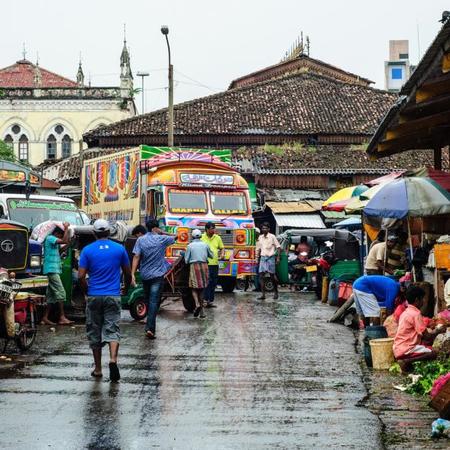 Pettah, la zona comercial más frenética y colorida de Colombo, Sri Lanka. 