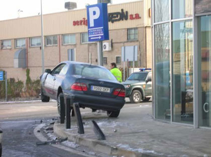 Mercedes Clase CLK accidentado en el Polígono de Tajonar