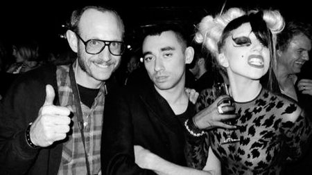 A Lady Gaga ahora le da por ser modelo por un día al son de su nueva canción