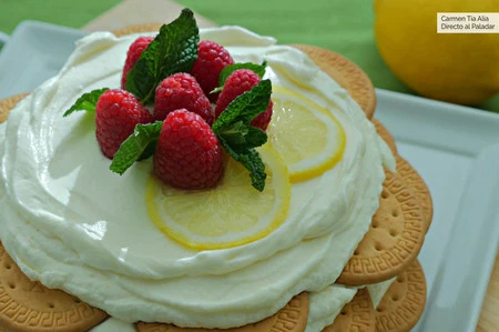 Esta tarta de galletas y limón es la tarta más fácil del mundo (y la traemos con vídeo receta)