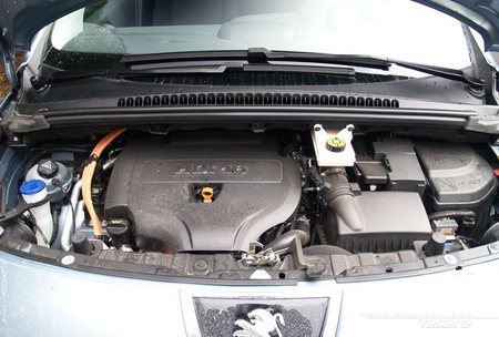 Peugeot 3008 HYbrid4 16