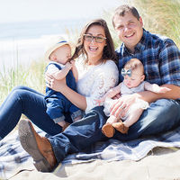 Una pareja comparte las fotografías de sus hijos durante su estancia en la UCIN para dar esperanza a otros padres 