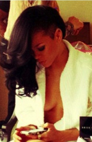 Rihanna debería crearles una cuenta de Twitter a sus lolas