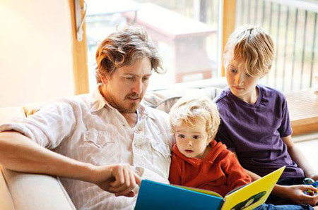 Conoce todos los beneficios de leerle en voz alta a los niños
