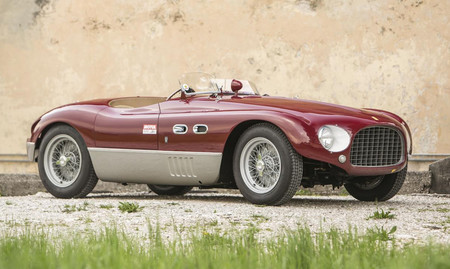 A subasta este Ferrari 625 Targa Florio de cuatro cilindros, que podría llegar a los 6,5 millones de euros