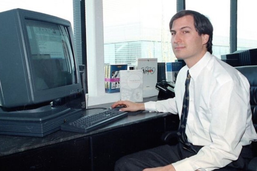 La decisión de usar la IA de Google recuerda a la vieja Apple que trajo de vuelta a Steve Jobs: buscar fuera lo que no puedes crear dentro