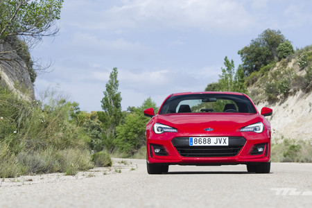 Probamos el Subaru BRZ, sinónimo de disfrute puro y duro, que ahora es aún mejor