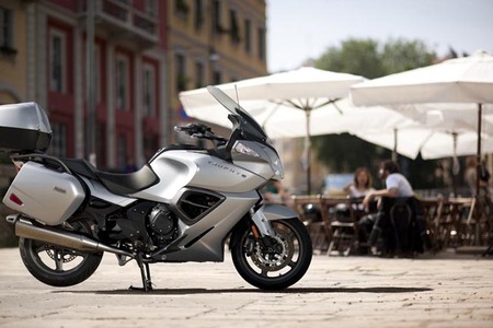 Triumph Trophy 1200/SE, la maxi touring británica