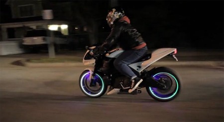 Lunasee, un invento casero destinado a facilitar la visibilidad de motoristas y ciclistas