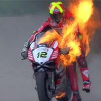 Sustazo de Xavi Forés al incendiarse su moto en marcha en MotorLand
